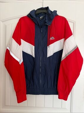 Nike Sportswear Windrunner Hooded Windbreaker retro style
